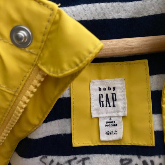 3T GAP Yellow Toddler Rain Coat - Picture 3 of 4